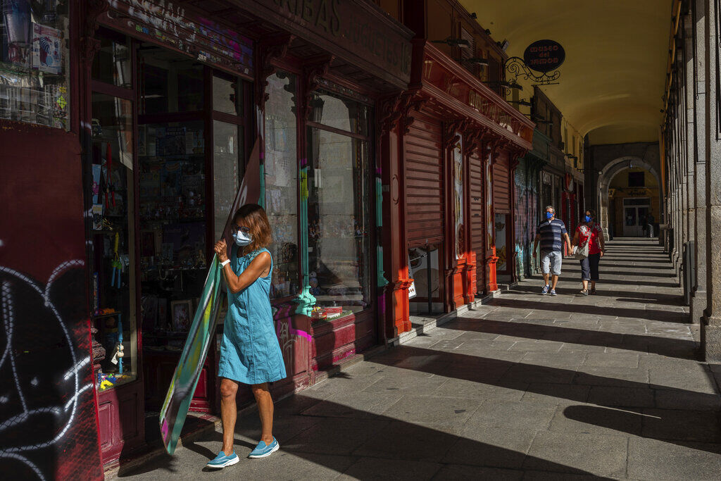 APTOPIX Spain Daily Life Virus Outbreak